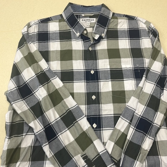 Express Men Soft Watch Button Down Shirt- XL - Picture 3 of 4